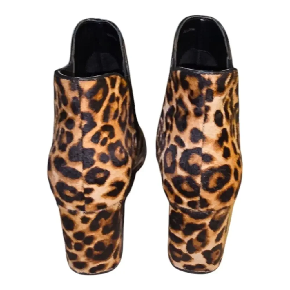 White house black market calf hair Leopard Print heeled Ankle Boots Size 9